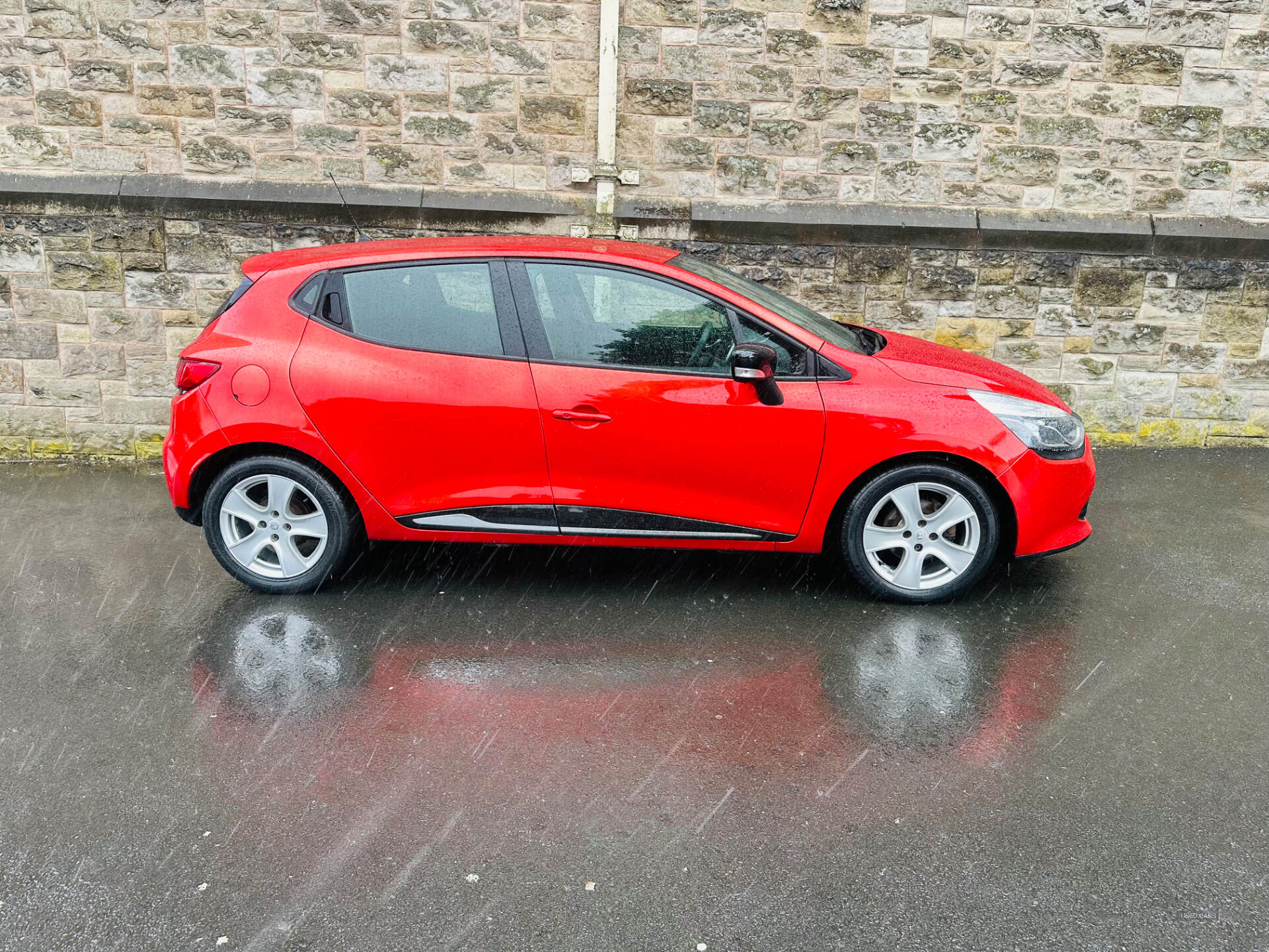 Sep 2015 Renault Clio 1.2 16V Dynamique Nav 5dr