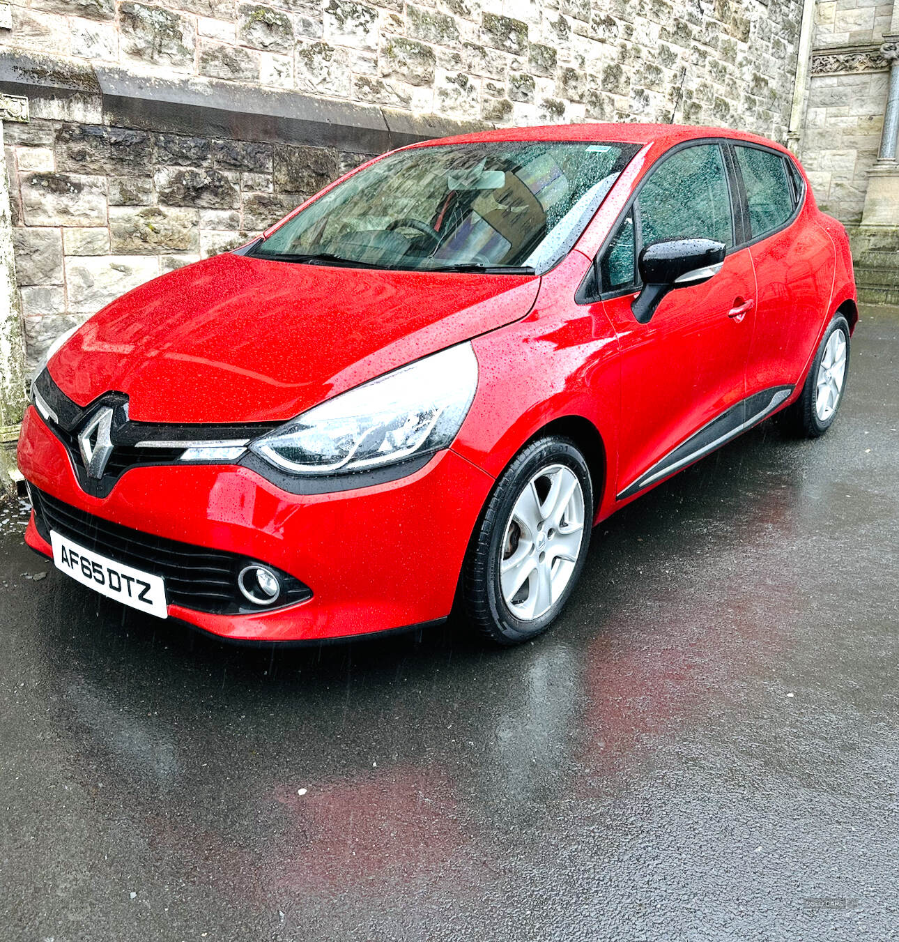 Sep 2015 Renault Clio 1.2 16V Dynamique Nav 5dr