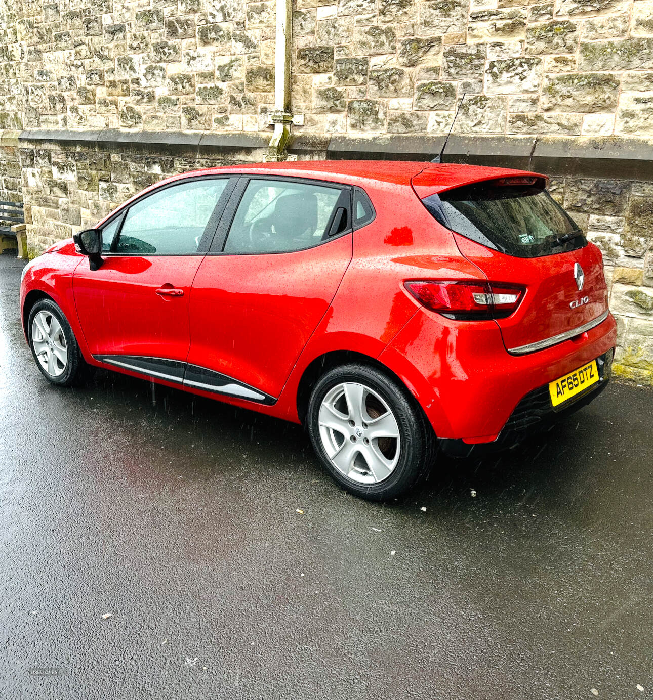 Sep 2015 Renault Clio 1.2 16V Dynamique Nav 5dr