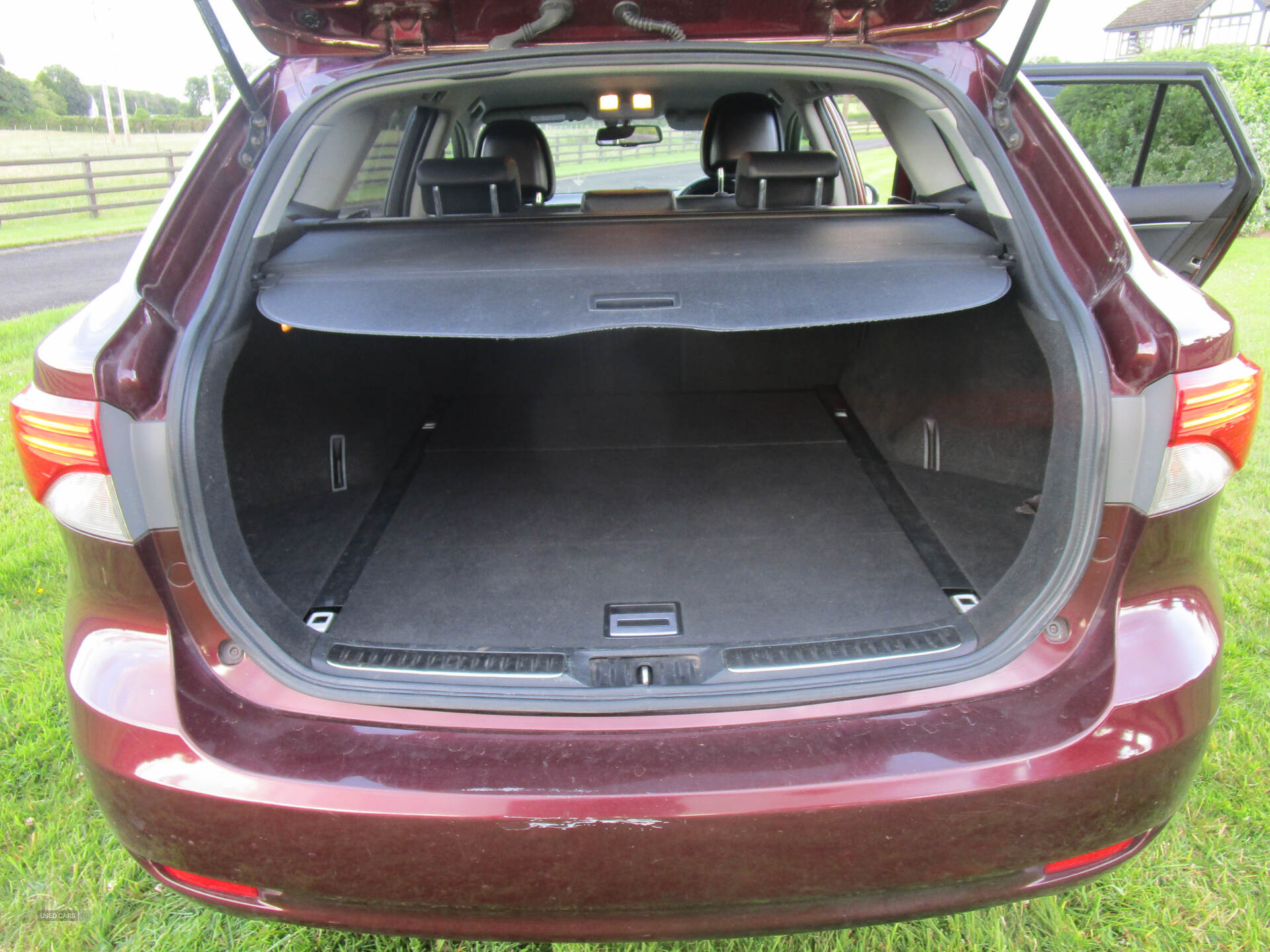 Mar 2014 Toyota Avensis 2.0 D-4D Icon Business Edition 5dr