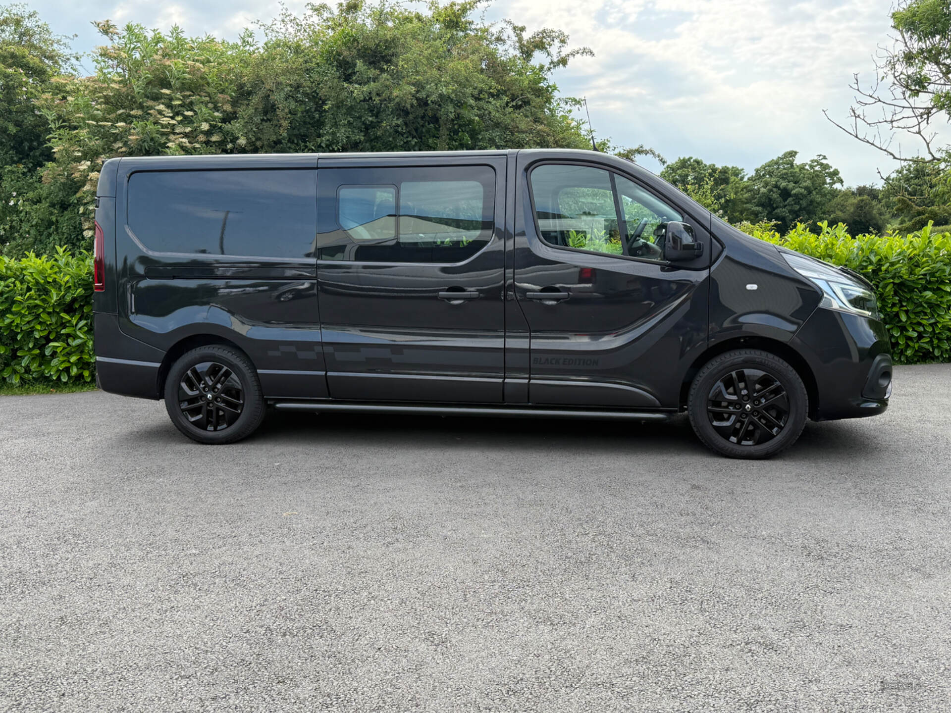 Jun 2021 Renault Trafic LL30 ENERGY dCi 170 Black Edition Crew Van EDC