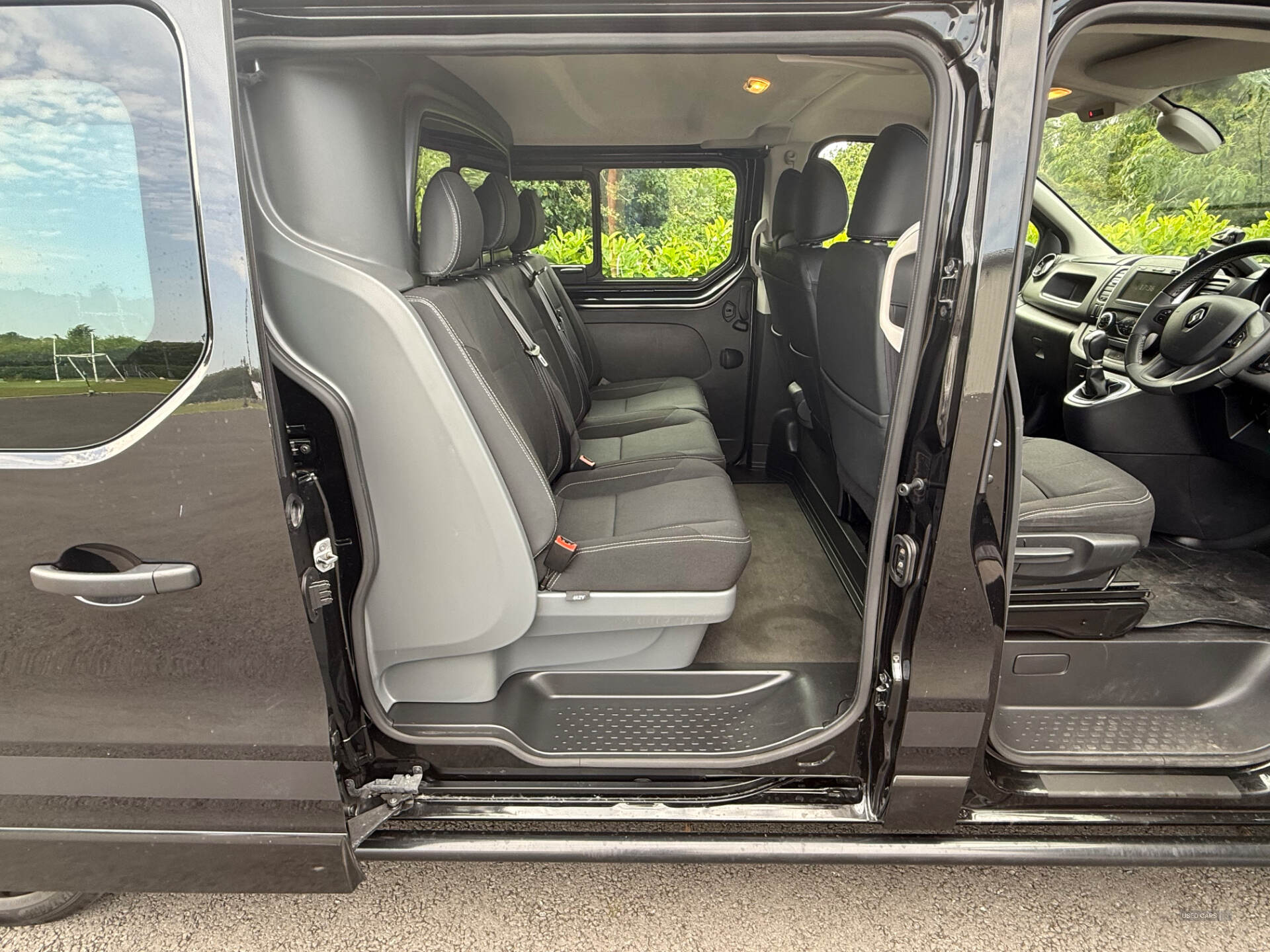 Jun 2021 Renault Trafic LL30 ENERGY dCi 170 Black Edition Crew Van EDC
