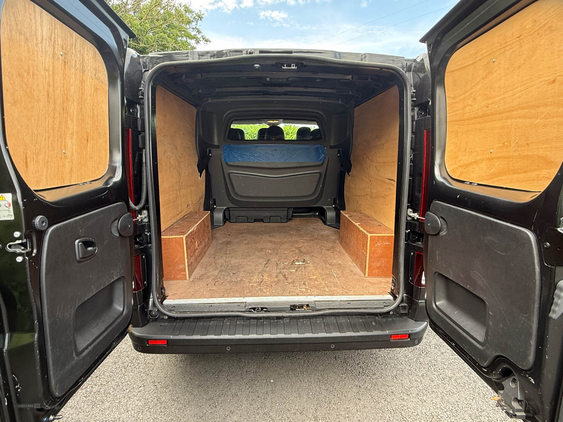 Jun 2021 Renault Trafic LL30 ENERGY dCi 170 Black Edition Crew Van EDC