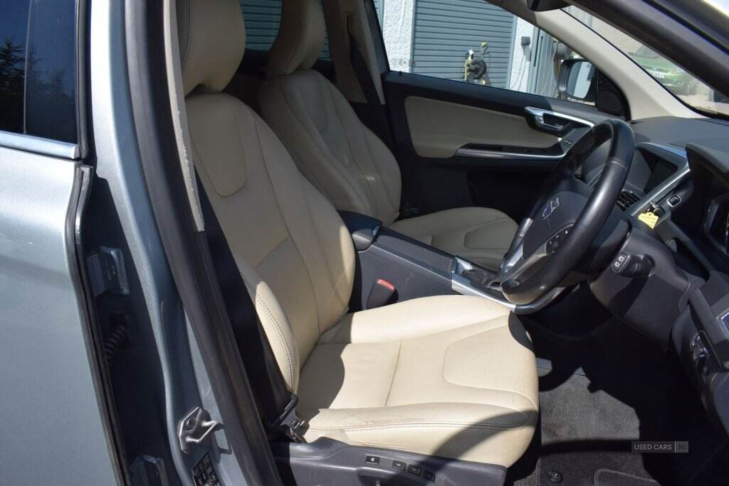 Jan 2015 Volvo XC60 D5 [215] SE Lux Nav 5dr AWD Geartronic