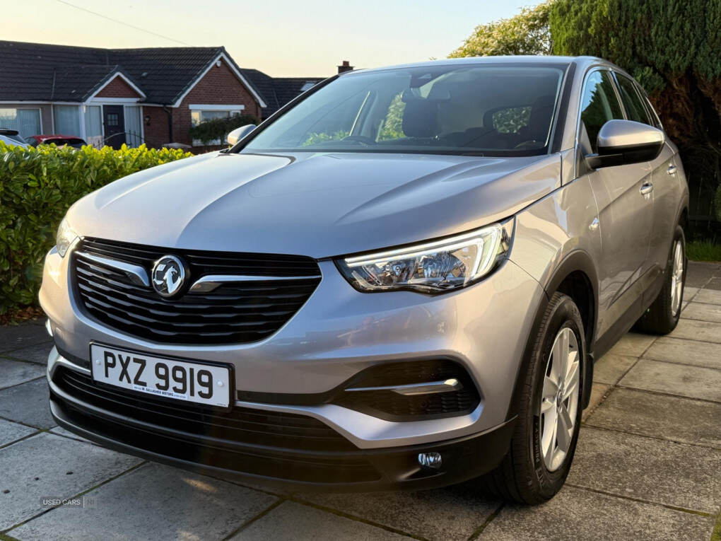 Jan 2022 Vauxhall Grandland X 1.5 Turbo D SE Premium 5dr