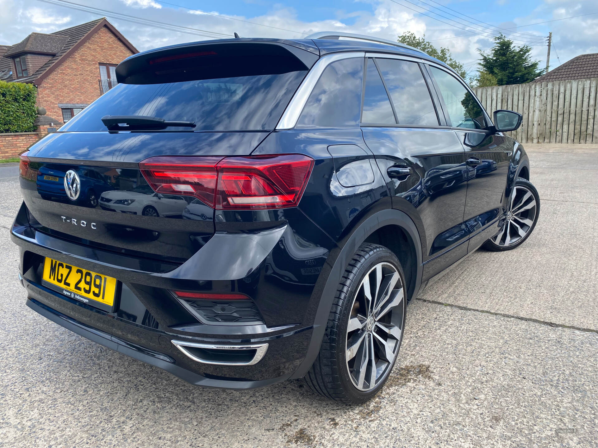 Volkswagen T-Roc DIESEL HATCHBACK in Down