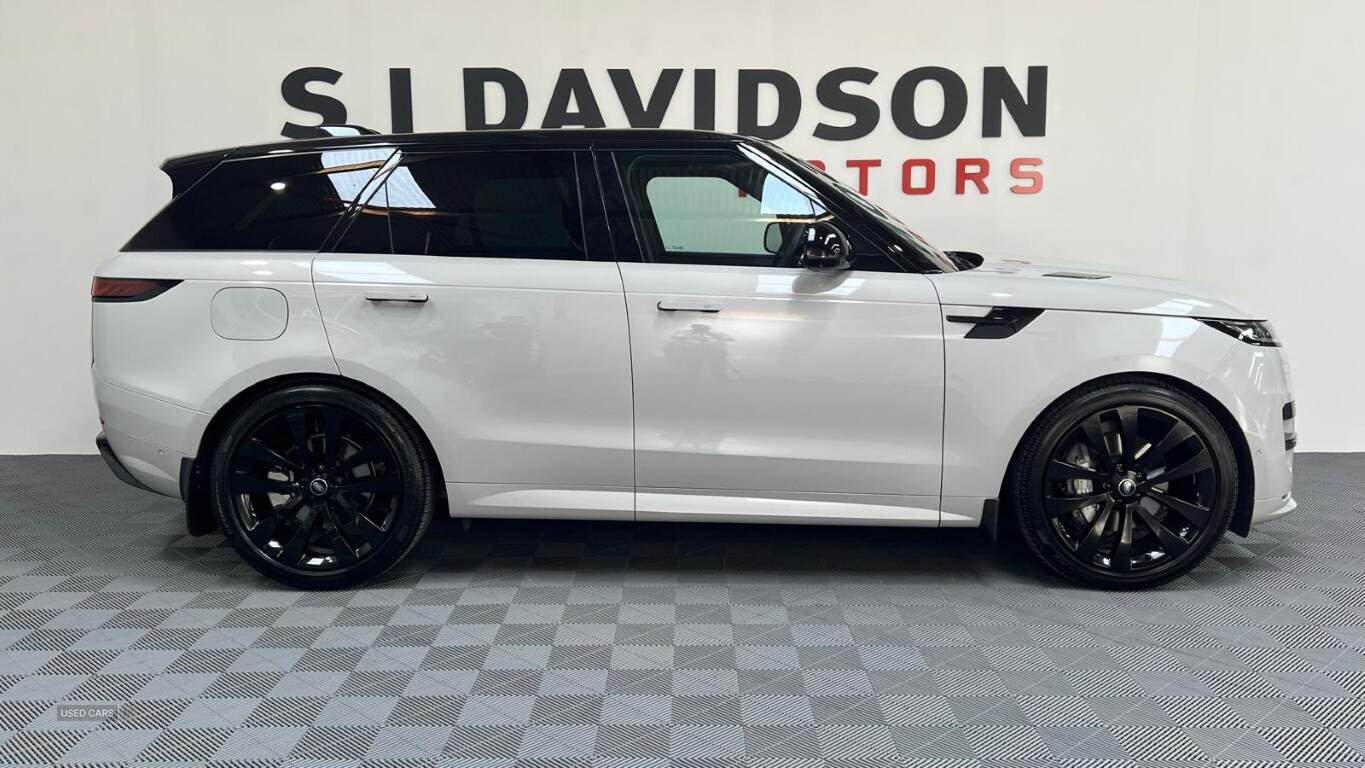 Jan 2025 Land Rover Range Rover Sport 3.0 D300 Dynamic SE 5dr Auto
