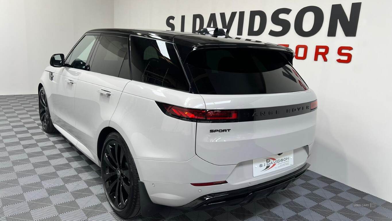 Jan 2025 Land Rover Range Rover Sport 3.0 D300 Dynamic SE 5dr Auto
