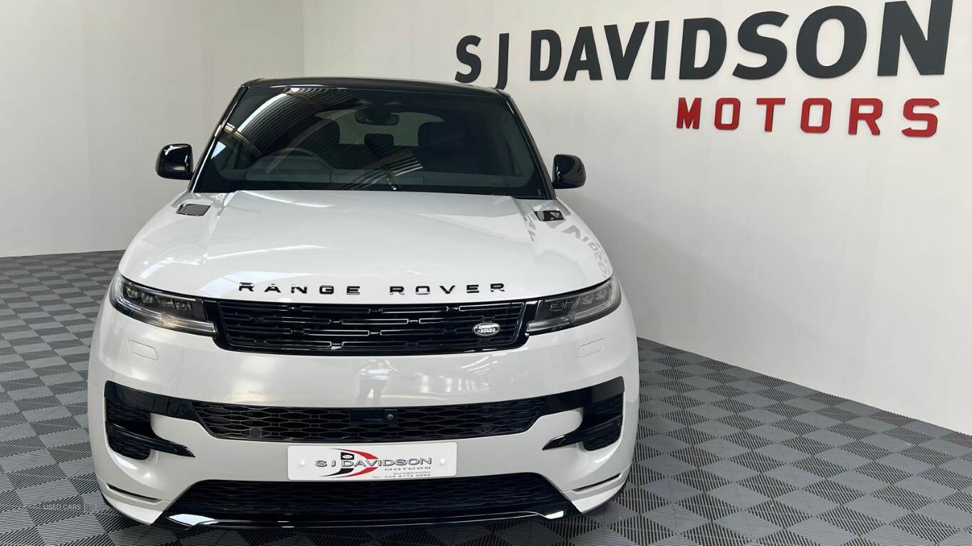 Jan 2025 Land Rover Range Rover Sport 3.0 D300 Dynamic SE 5dr Auto