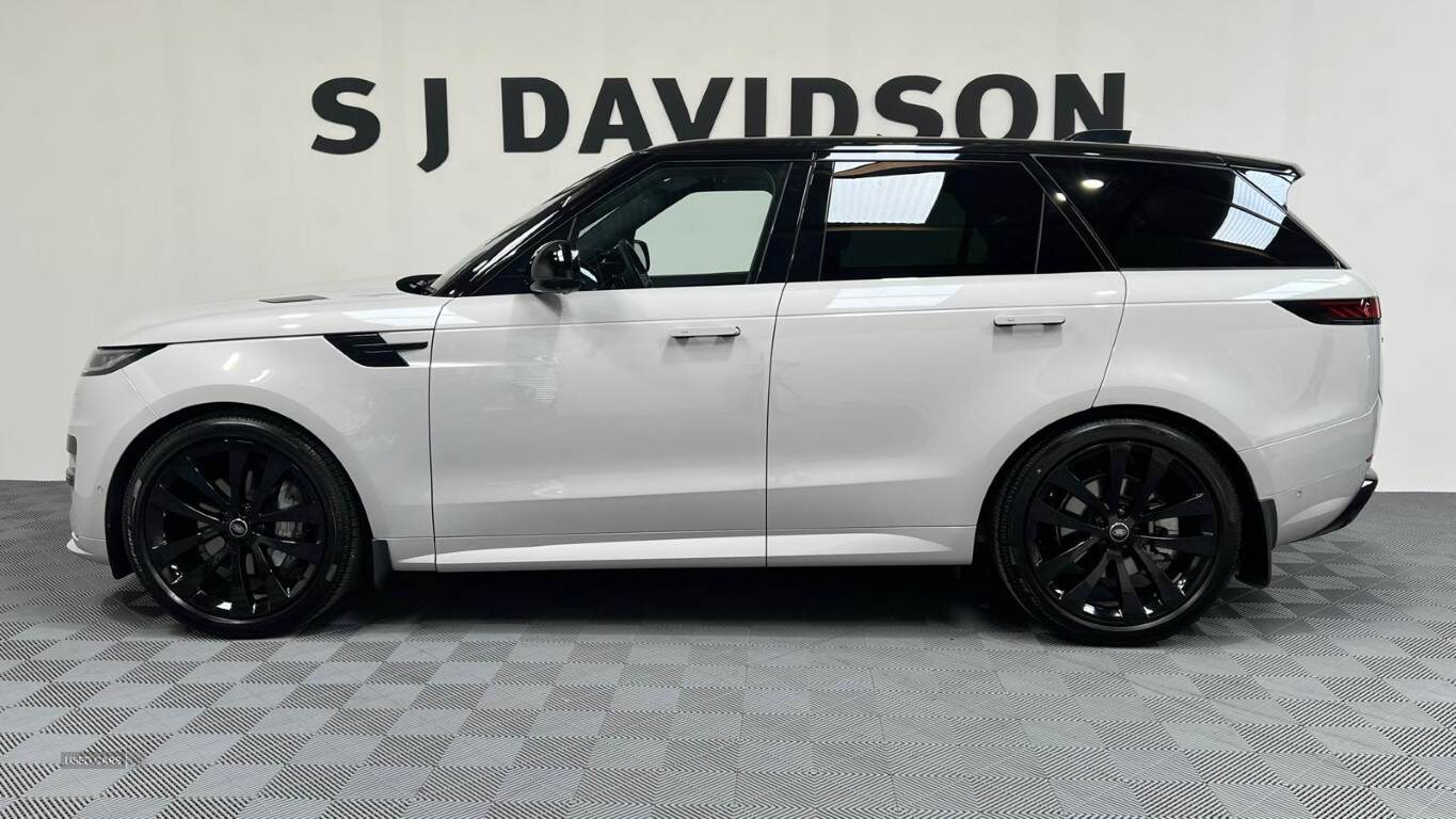 Jan 2025 Land Rover Range Rover Sport 3.0 D300 Dynamic SE 5dr Auto