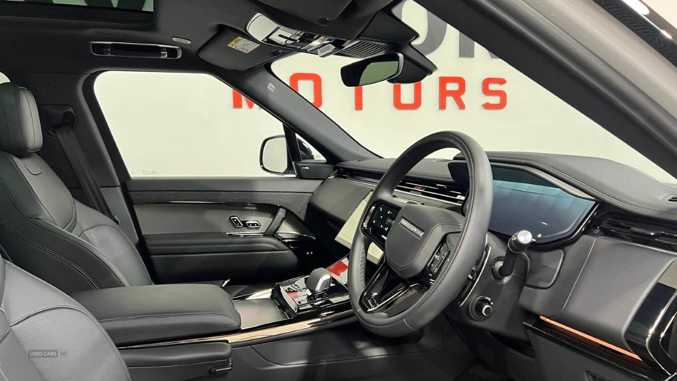 Jan 2025 Land Rover Range Rover Sport 3.0 D300 Dynamic SE 5dr Auto