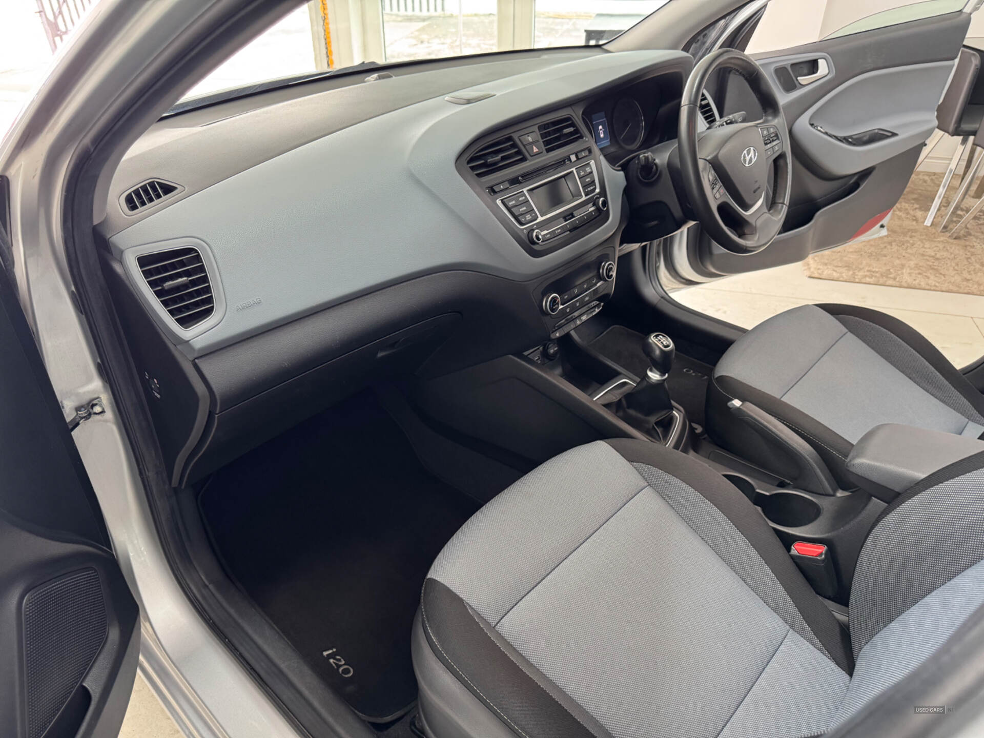 Hyundai i20 HATCHBACK in Down