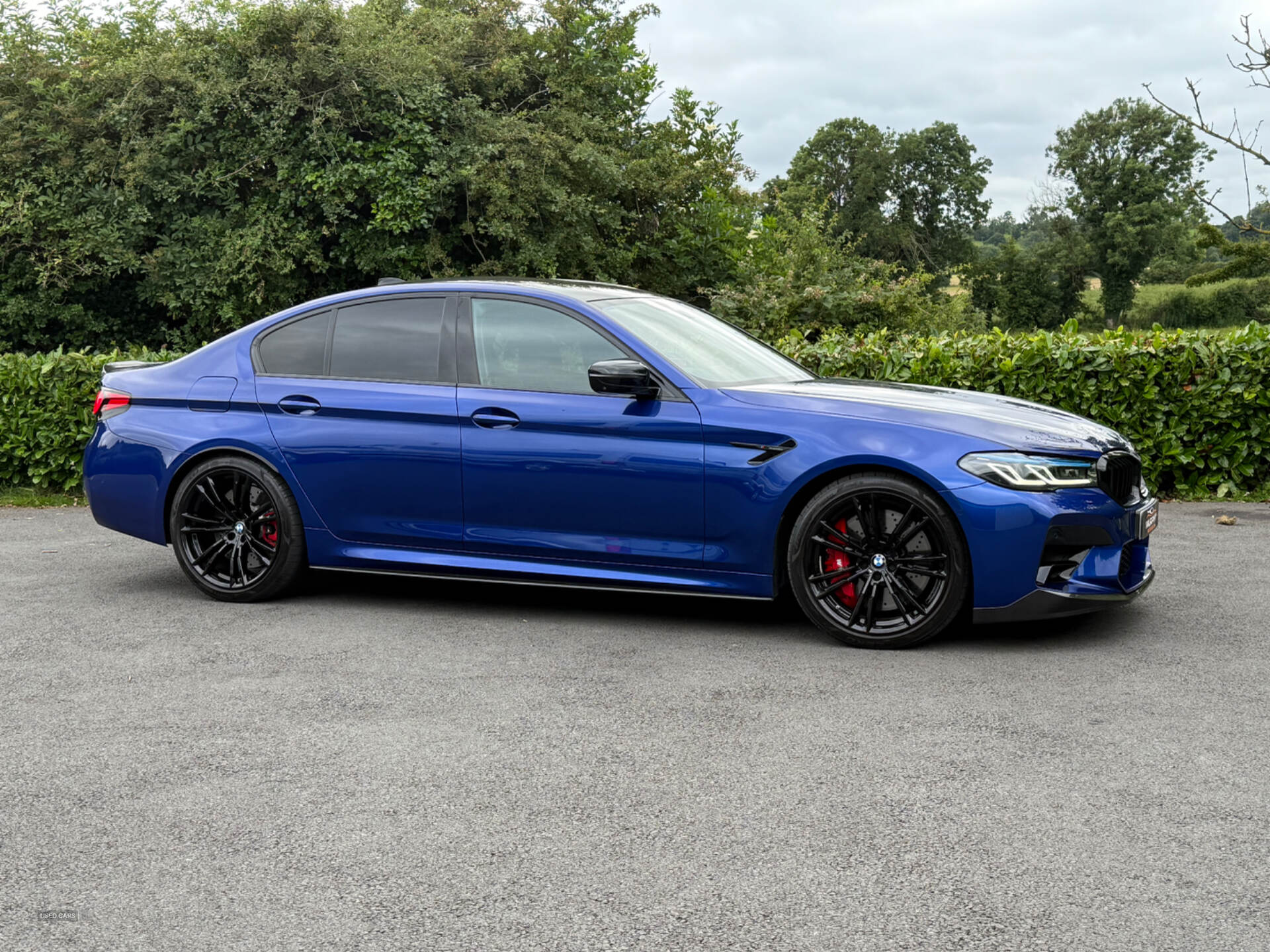 BMW M5 SALOON in Down