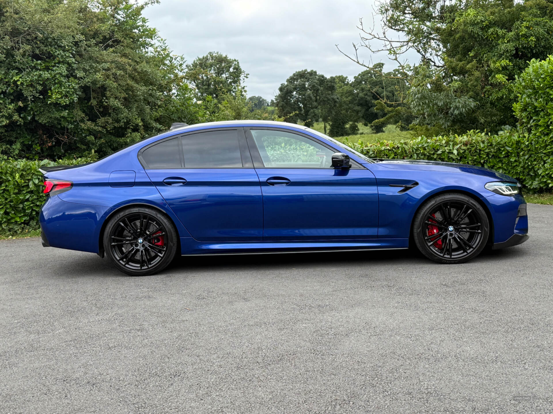 BMW M5 SALOON in Down