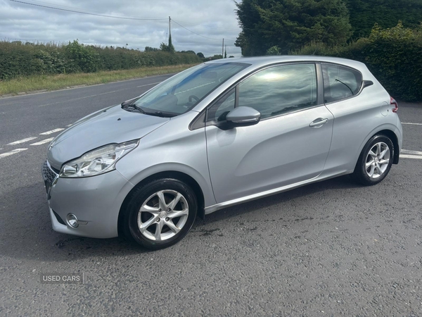 Peugeot 208 HATCHBACK in Down