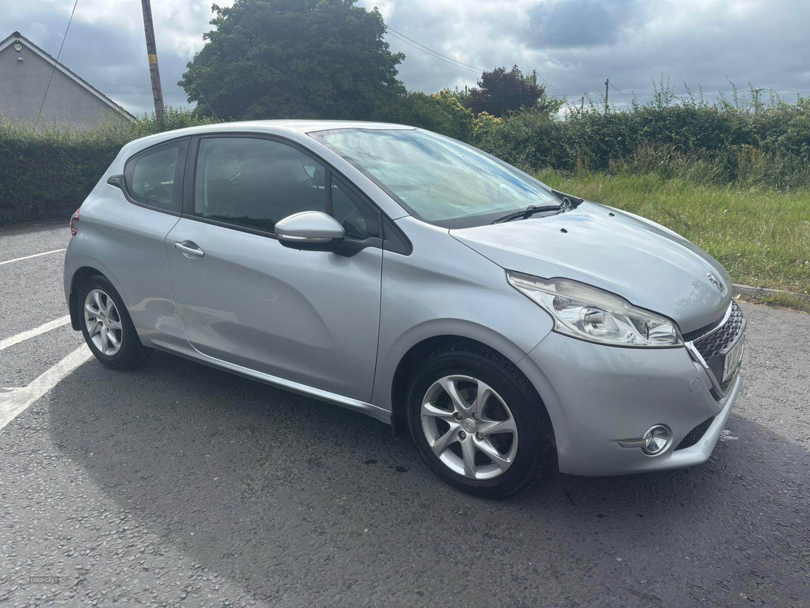 Peugeot 208 HATCHBACK in Down