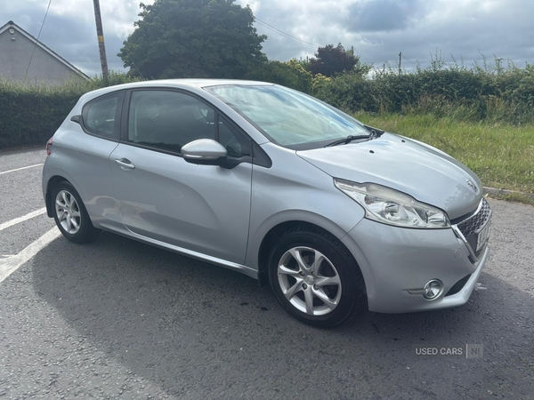 Peugeot 208 HATCHBACK in Down