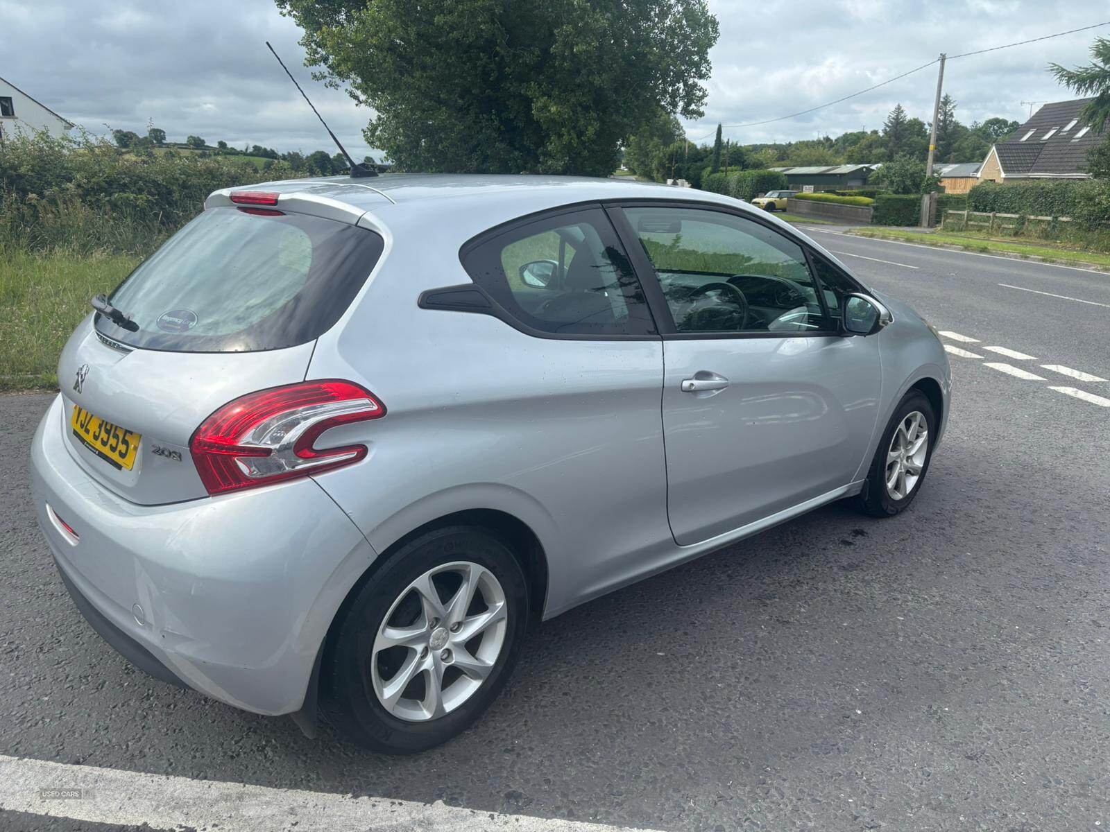 Peugeot 208 HATCHBACK in Down
