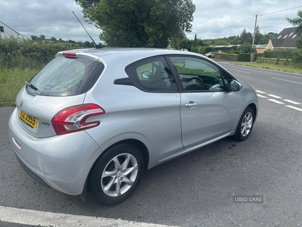 Peugeot 208 HATCHBACK in Down