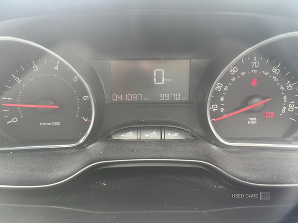 Peugeot 208 HATCHBACK in Down
