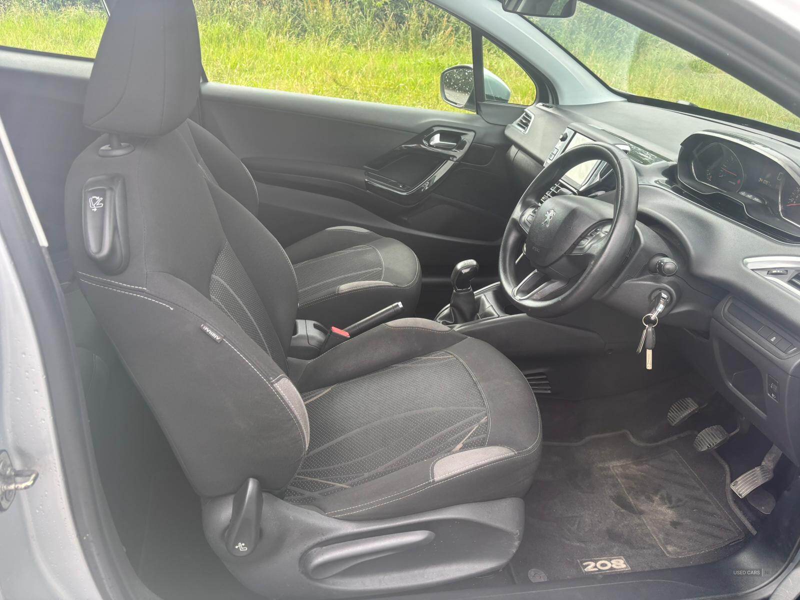 Peugeot 208 HATCHBACK in Down