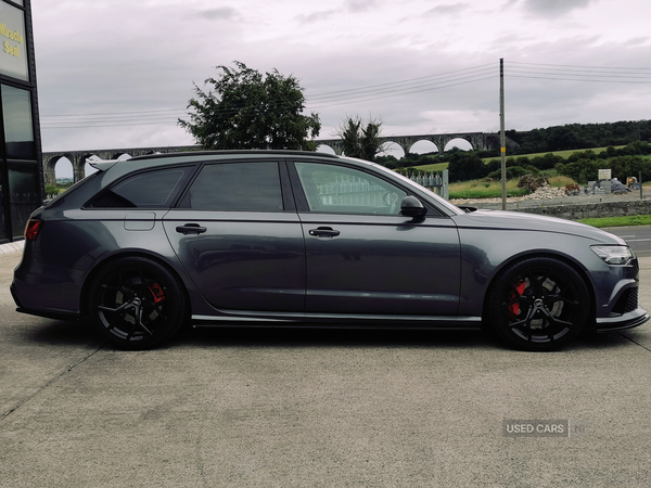 Audi RS6 AVANT in Down