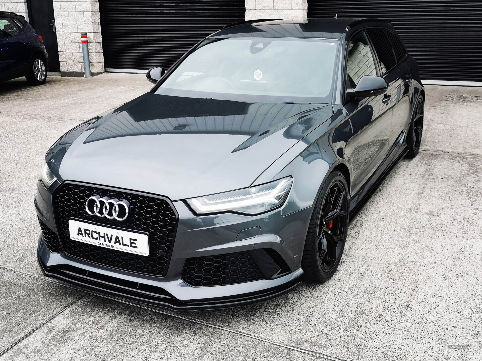Audi RS6 AVANT in Down