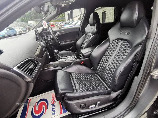 Audi RS6 AVANT in Down