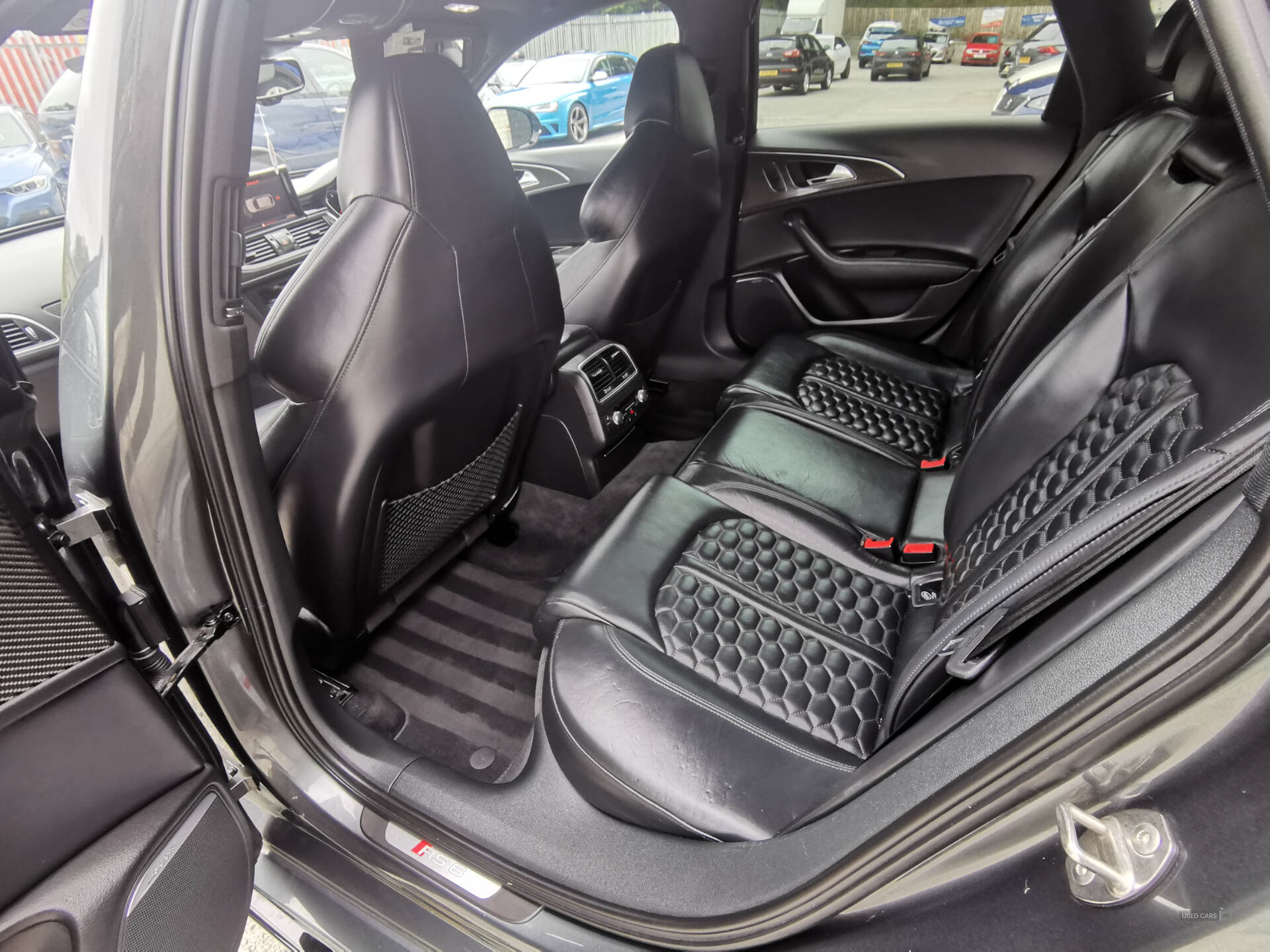 Audi RS6 AVANT in Down
