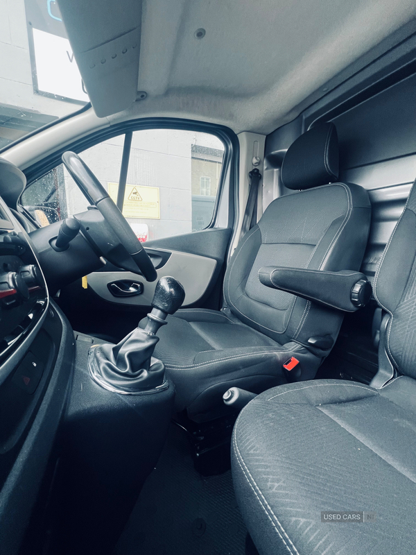 Renault Trafic SWB DIESEL in Down
