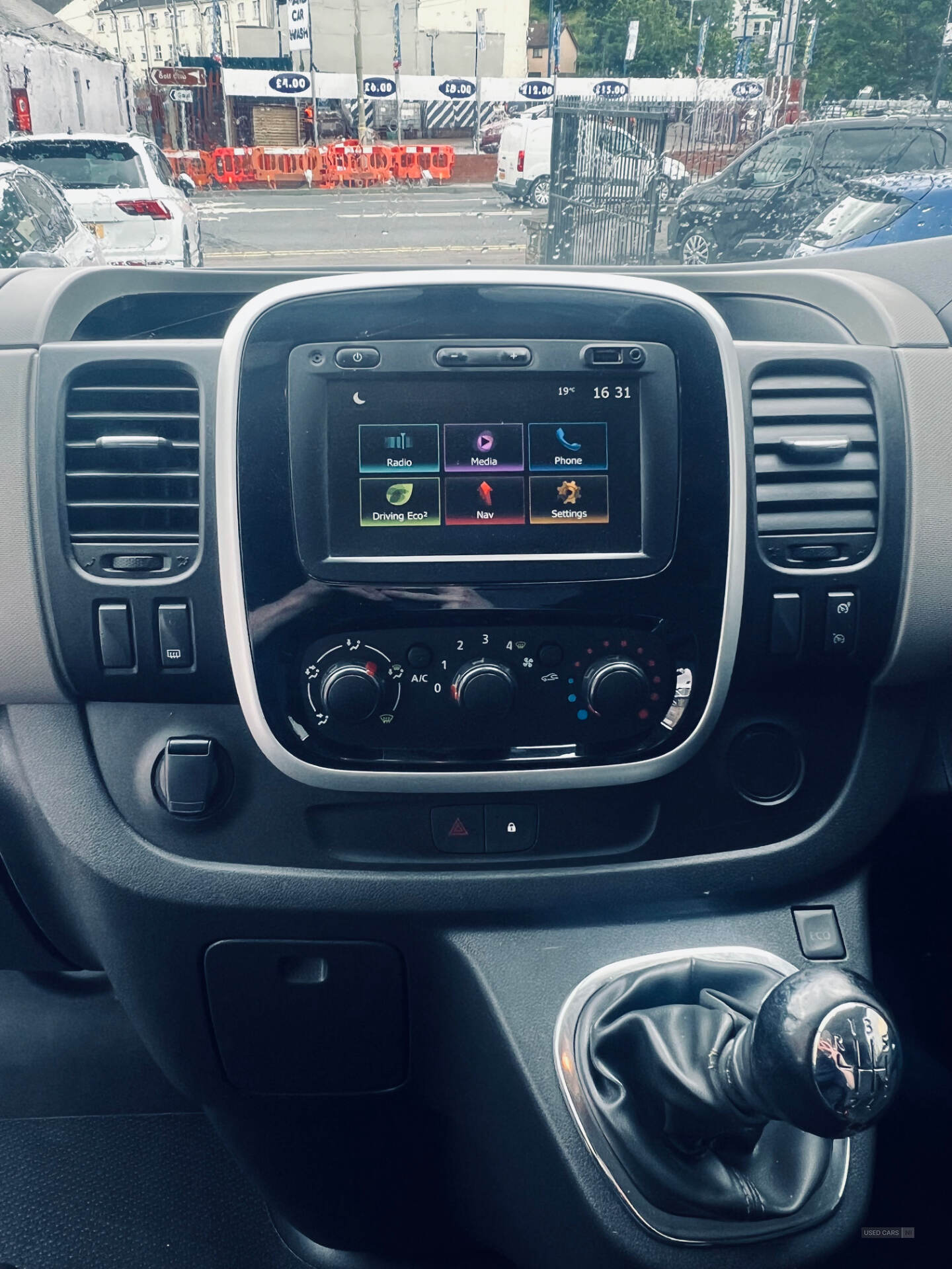Renault Trafic SWB DIESEL in Down