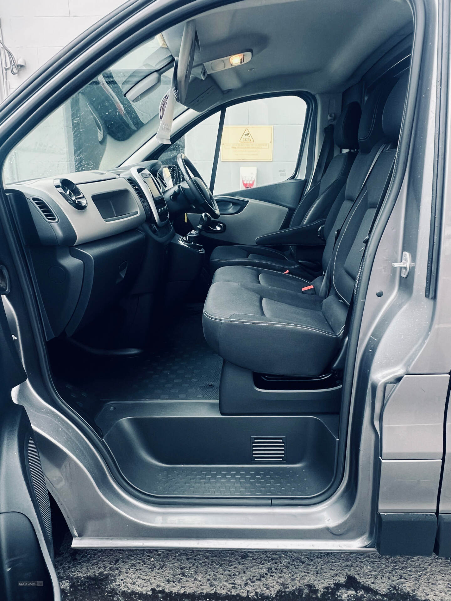 Renault Trafic SWB DIESEL in Down