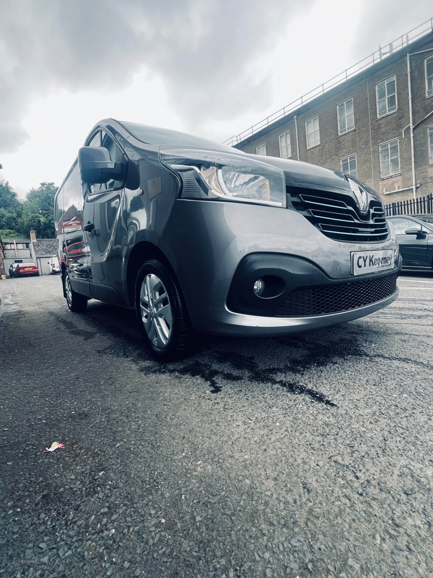 Renault Trafic SWB DIESEL in Down