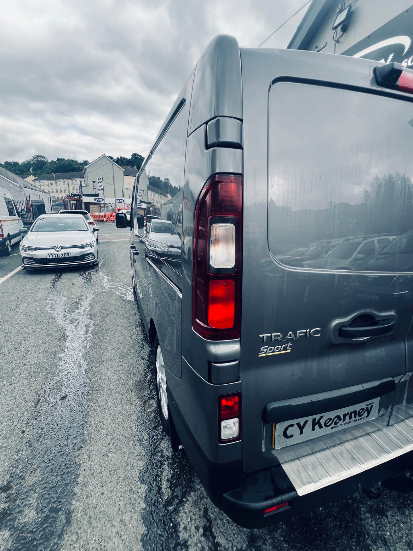 Renault Trafic SWB DIESEL in Down