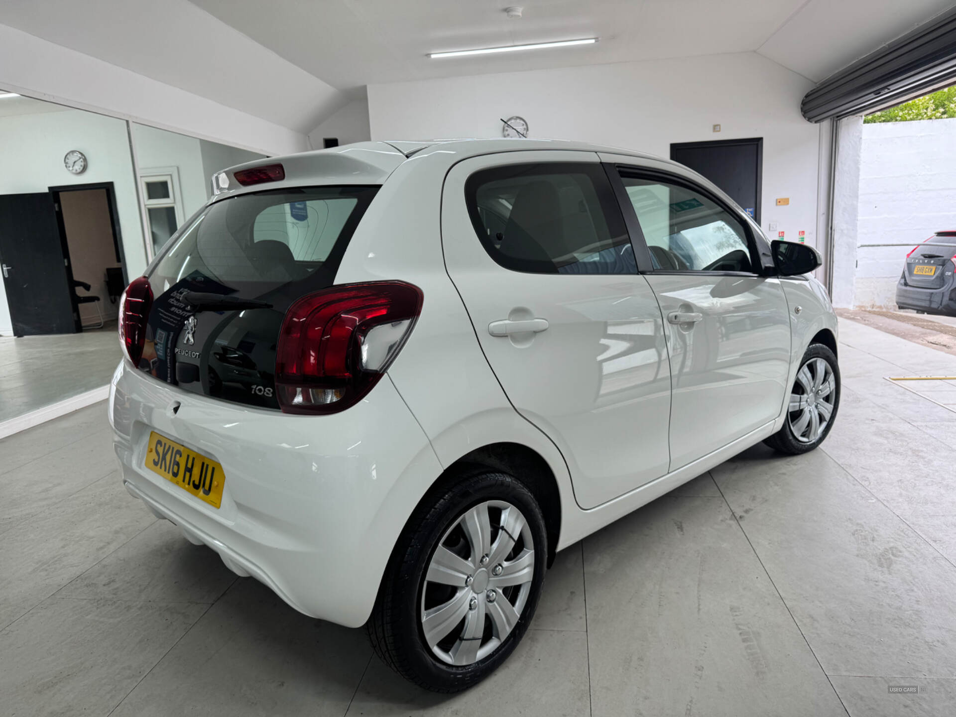 Peugeot 108 HATCHBACK in Down