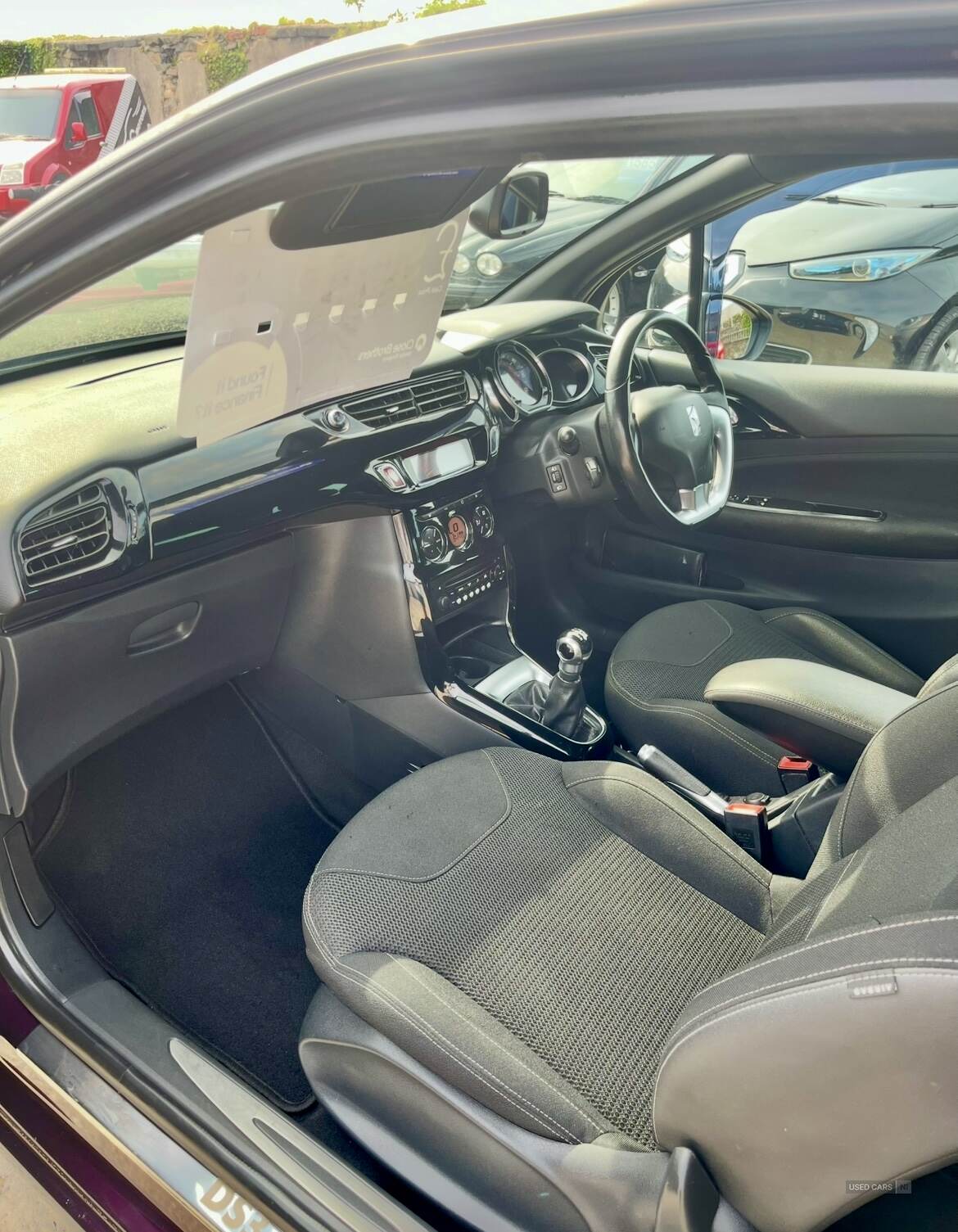 Citroen DS3 HATCHBACK in Down