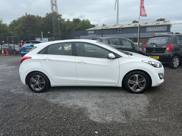 Hyundai i30 HATCHBACK in Down