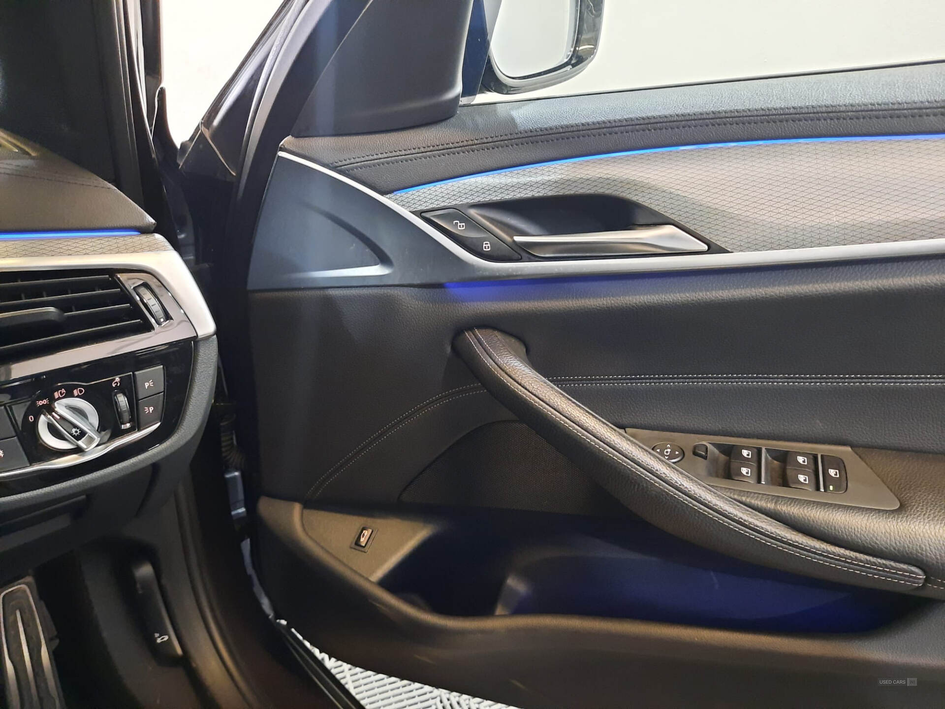 Car Thumbnail 16