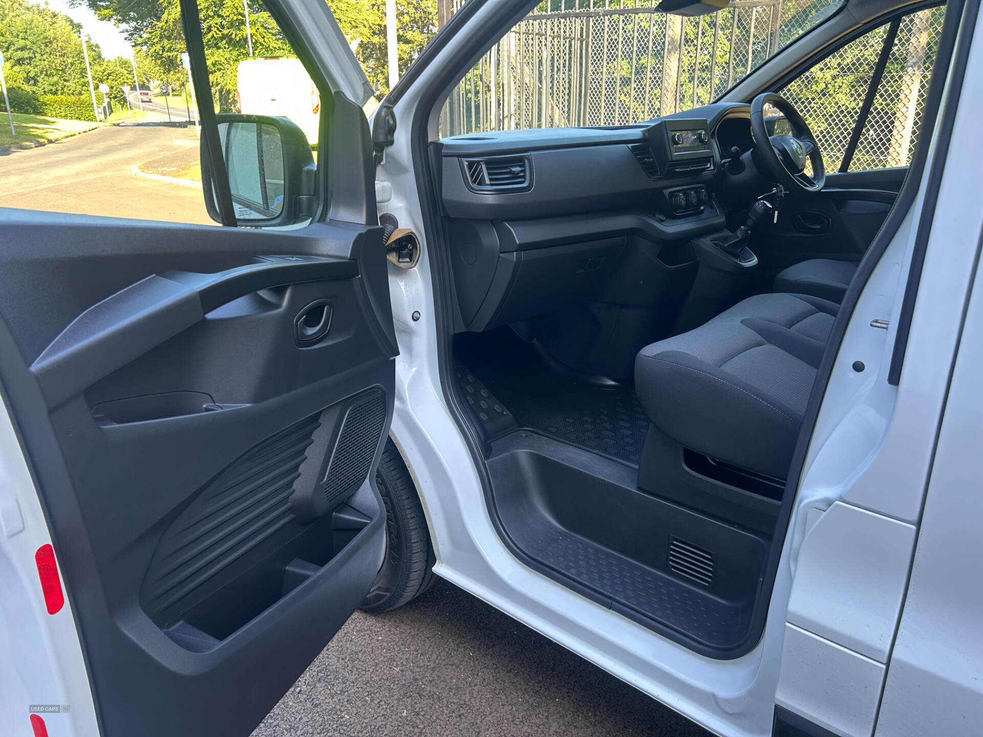 Renault Trafic LWB DIESEL in Derry / Londonderry
