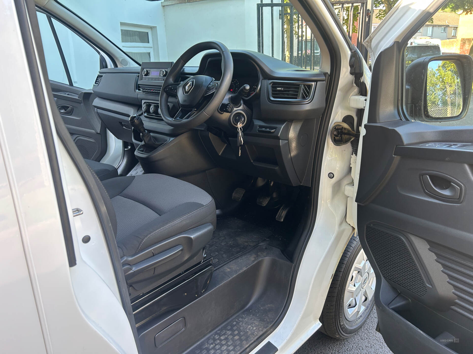 Renault Trafic LWB DIESEL in Derry / Londonderry