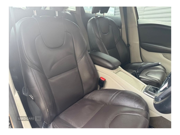 Volvo V40 1.6 T4 SE Auto 5DR in Antrim