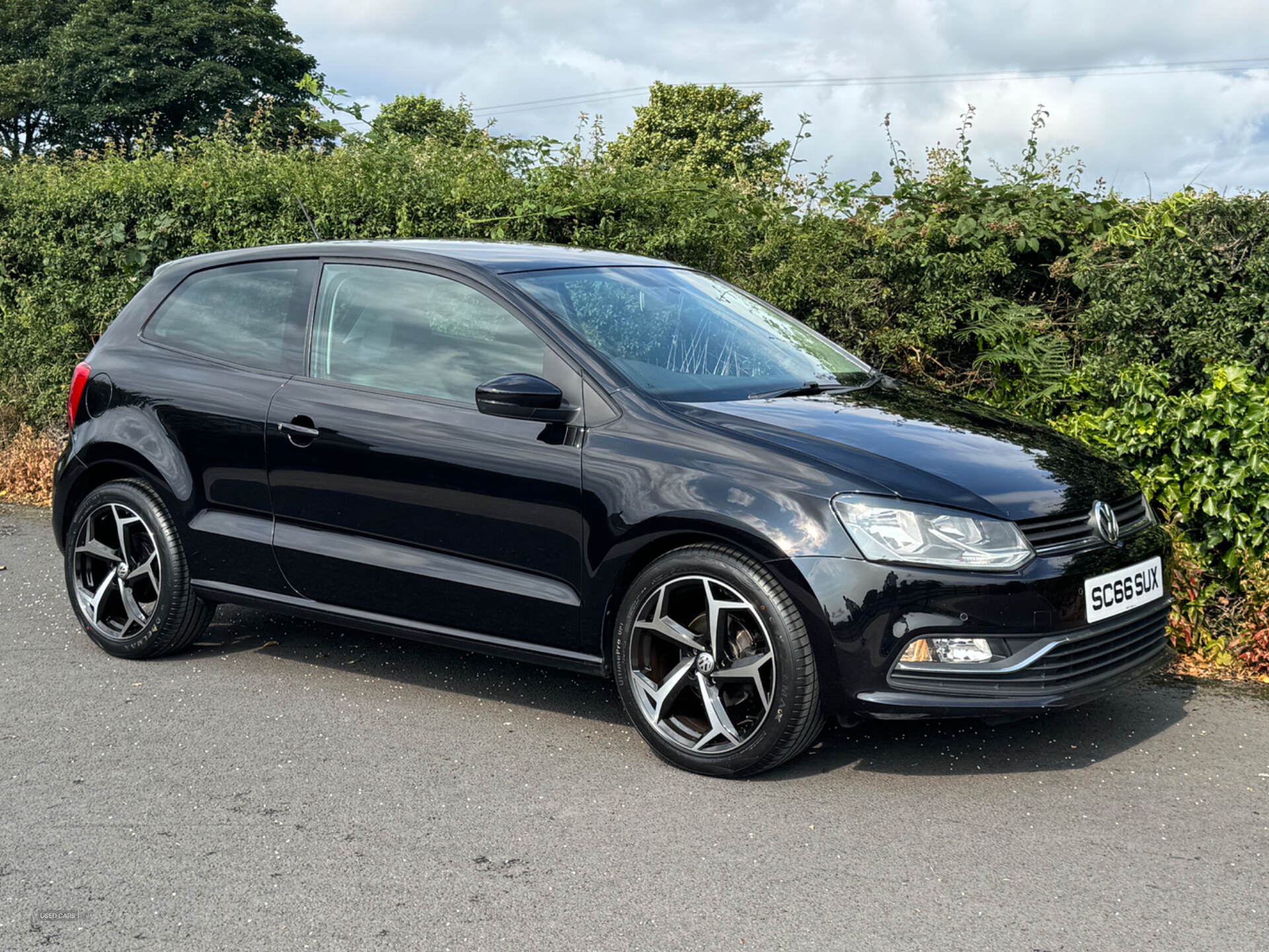 Volkswagen Polo HATCHBACK in Down