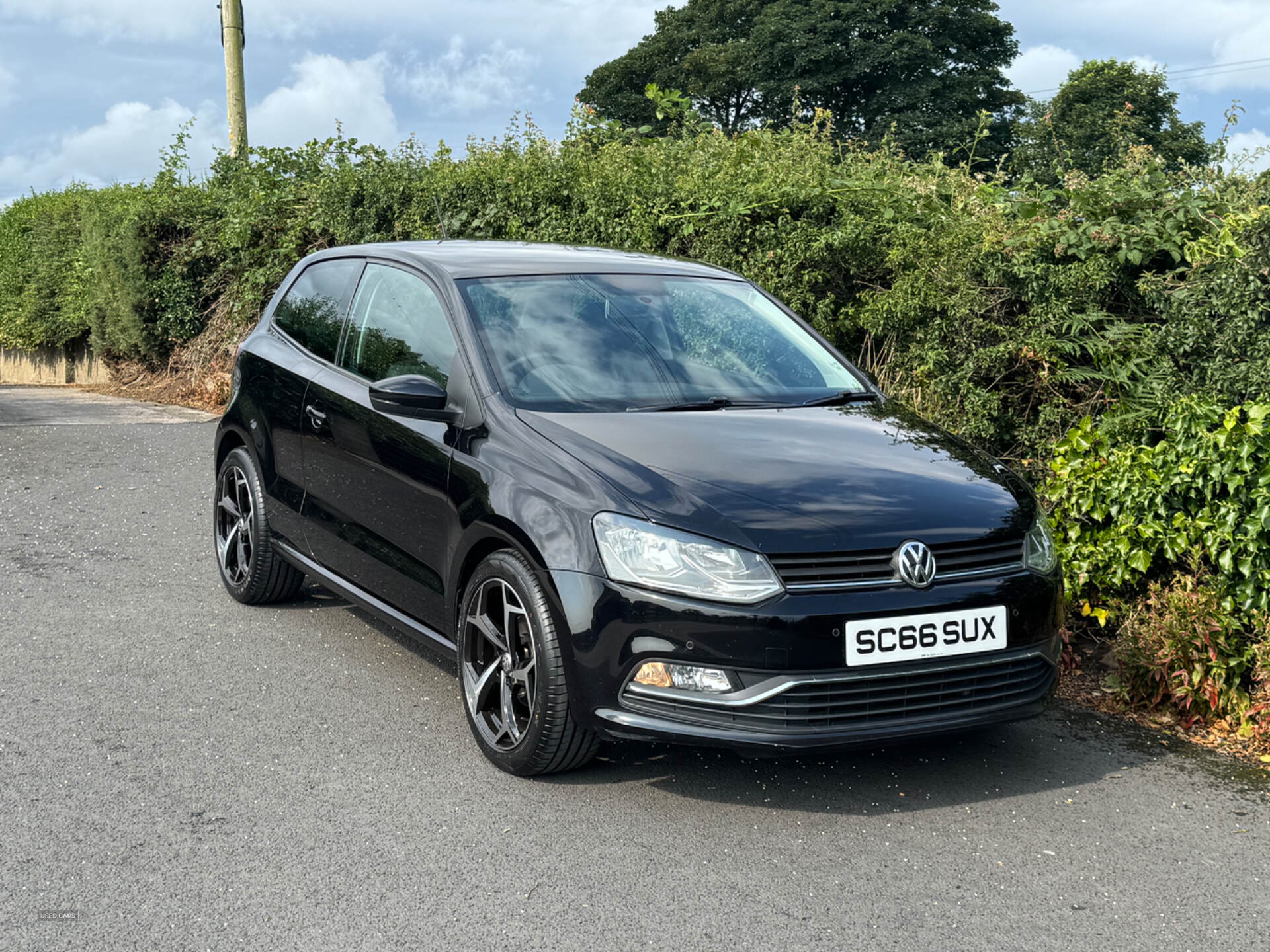 Volkswagen Polo HATCHBACK in Down