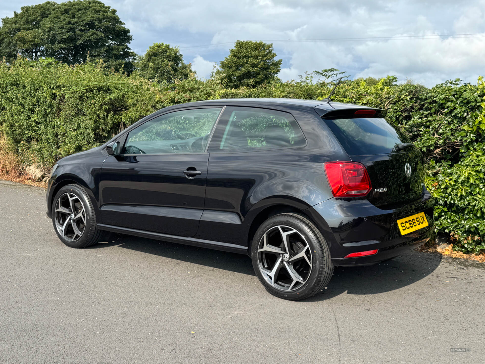 Volkswagen Polo HATCHBACK in Down
