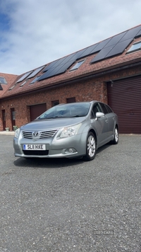 Toyota Avensis 2.0 D-4D TR Nav 5dr in Down
