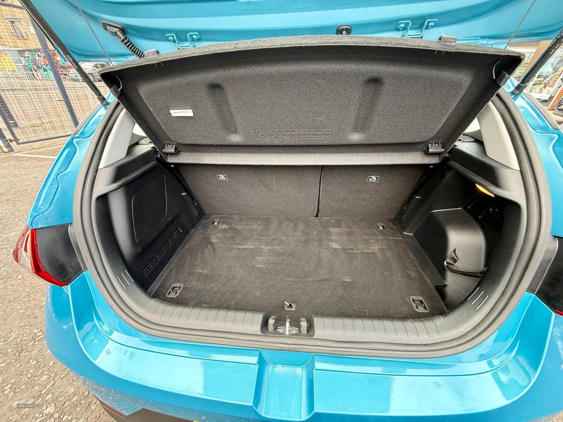Hyundai i20 HATCHBACK in Down