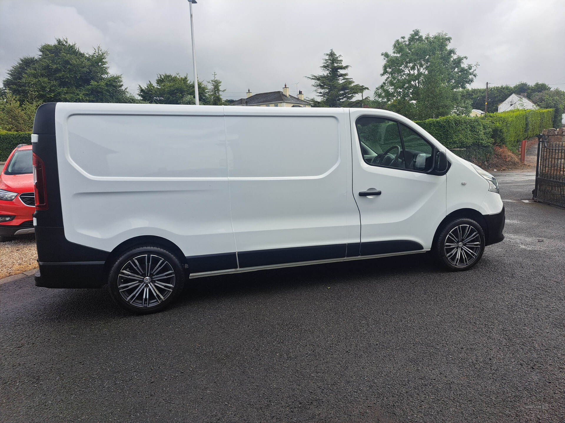 Renault Trafic LWB DIESEL in Tyrone