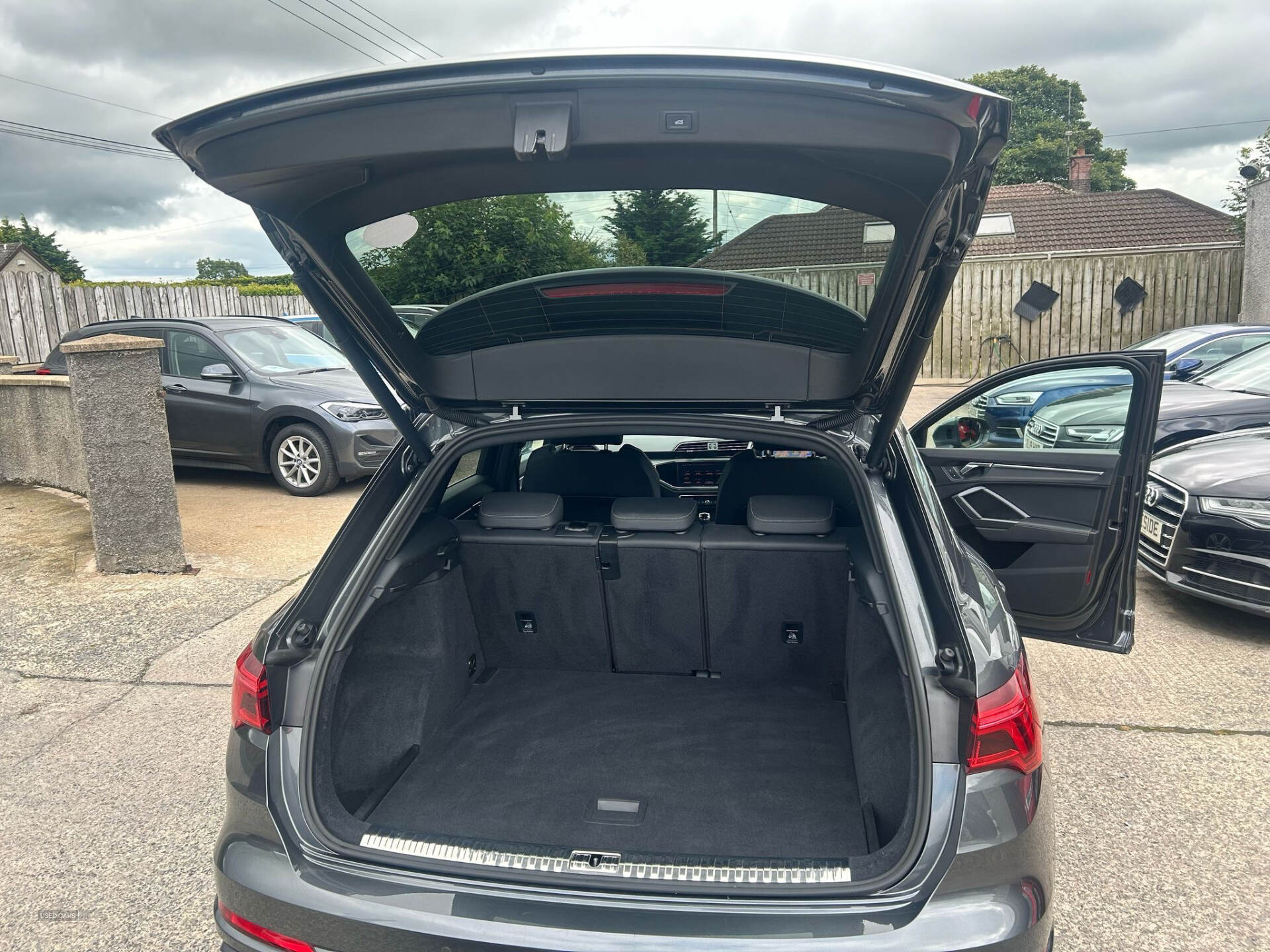 Audi Q3 ESTATE in Down