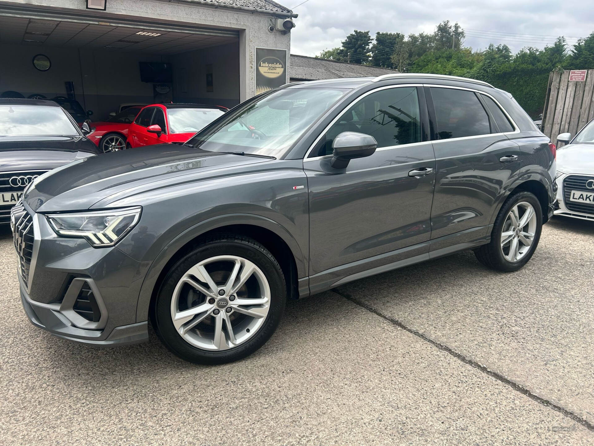 Audi Q3 ESTATE in Down