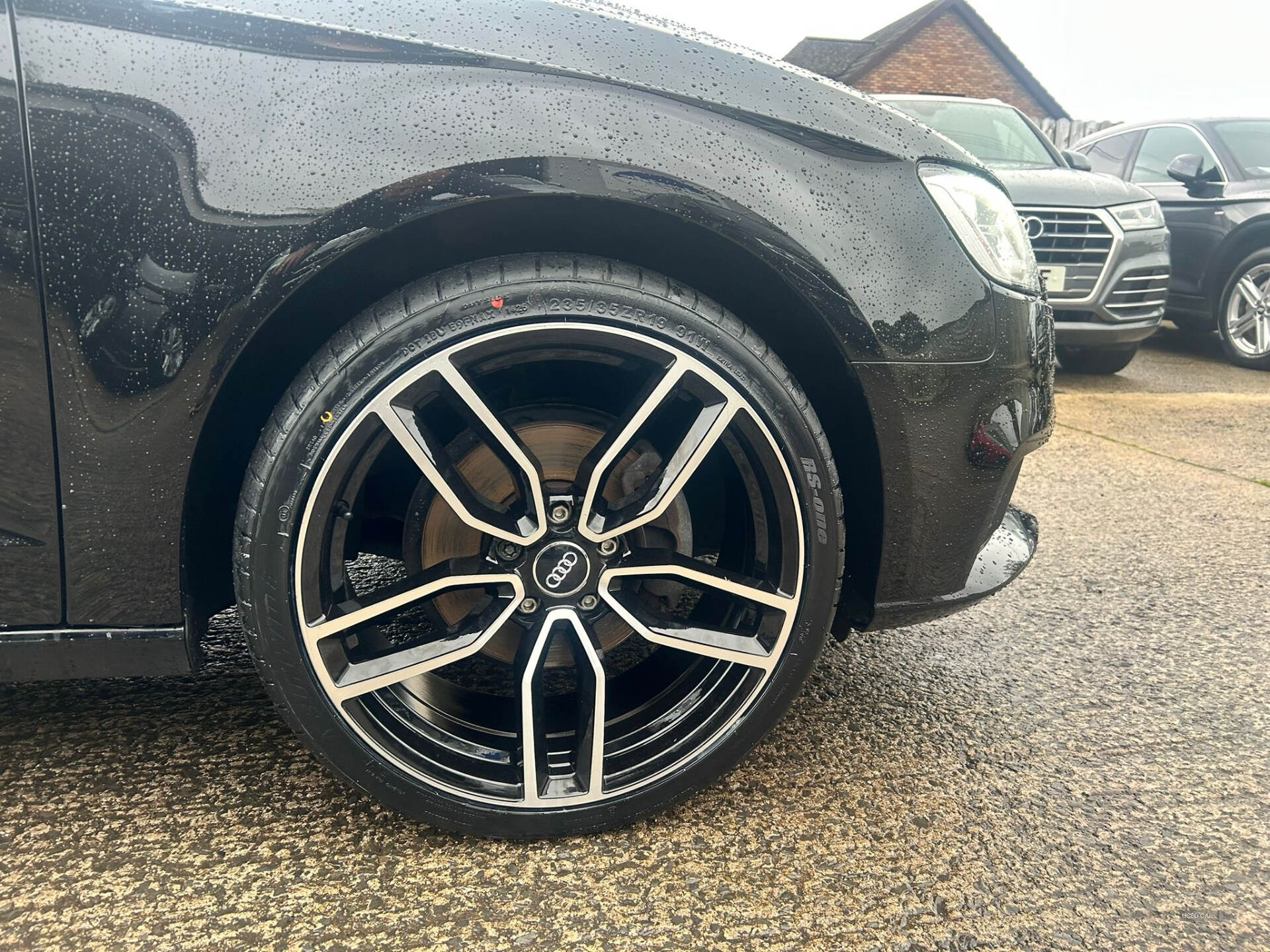 Car Thumbnail 16